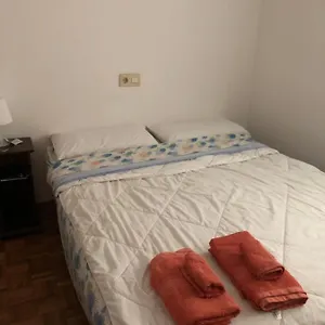 Appartamento Doble En Figueres Con Bano Compartido, Figueres (Girona)