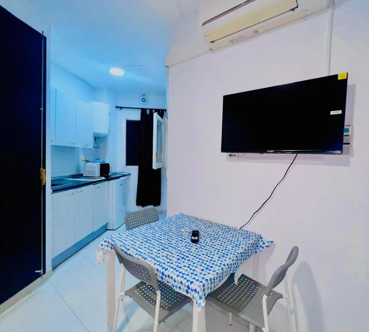 Apartaments Monjardi Lloret de Mar 0*,  Spain